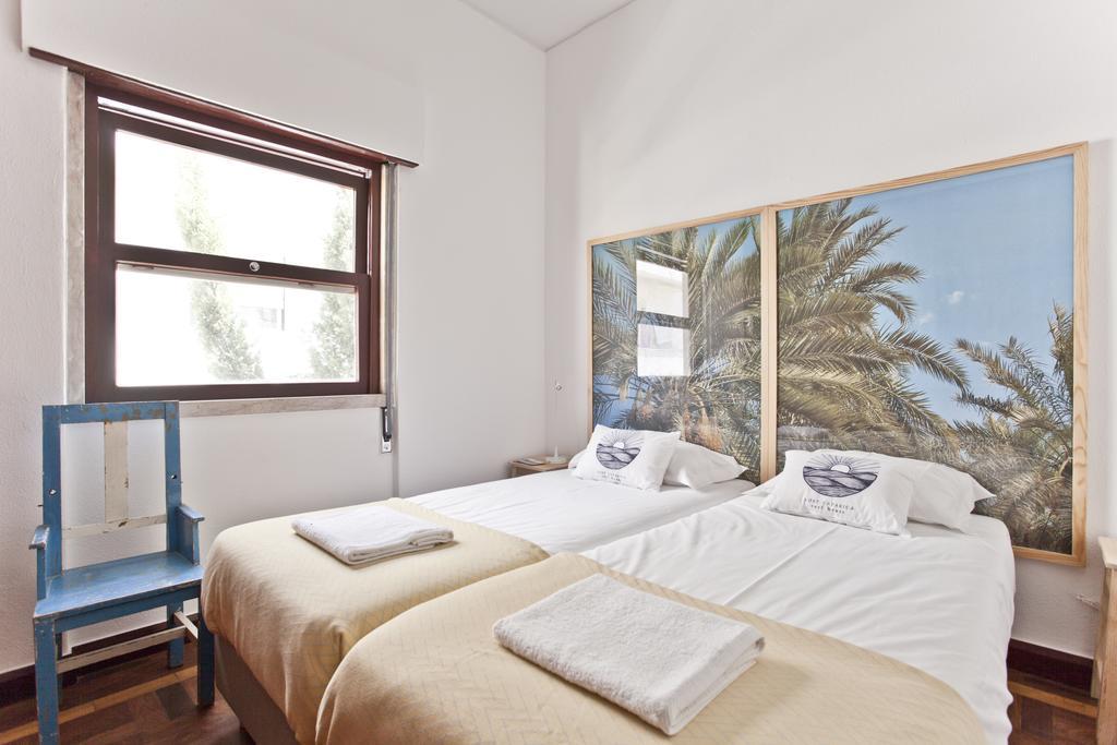 Lost Caparica Surf House Bed & Breakfast Costa da Caparica Exterior photo