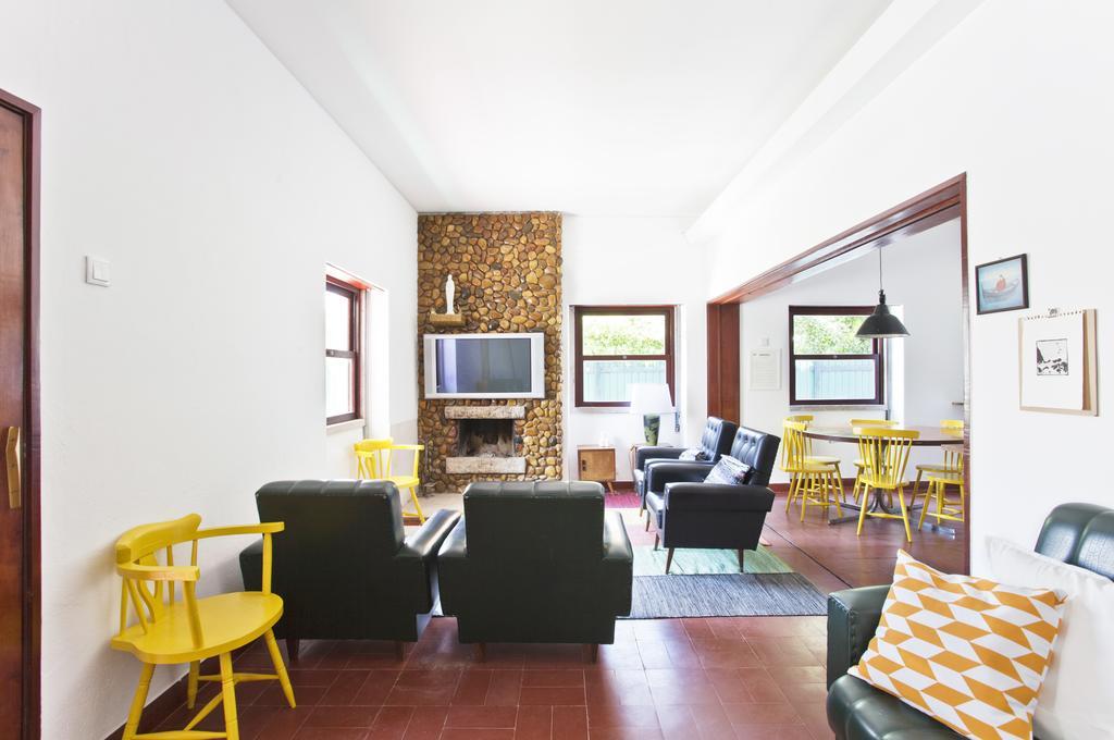 Lost Caparica Surf House Bed & Breakfast Costa da Caparica Exterior photo