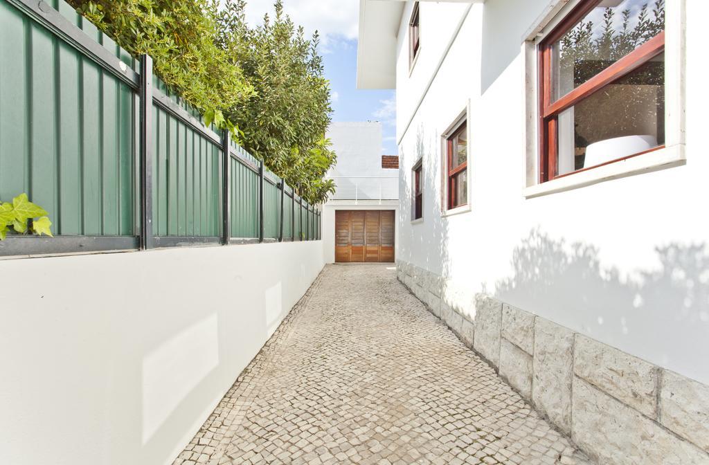 Lost Caparica Surf House Bed & Breakfast Costa da Caparica Exterior photo